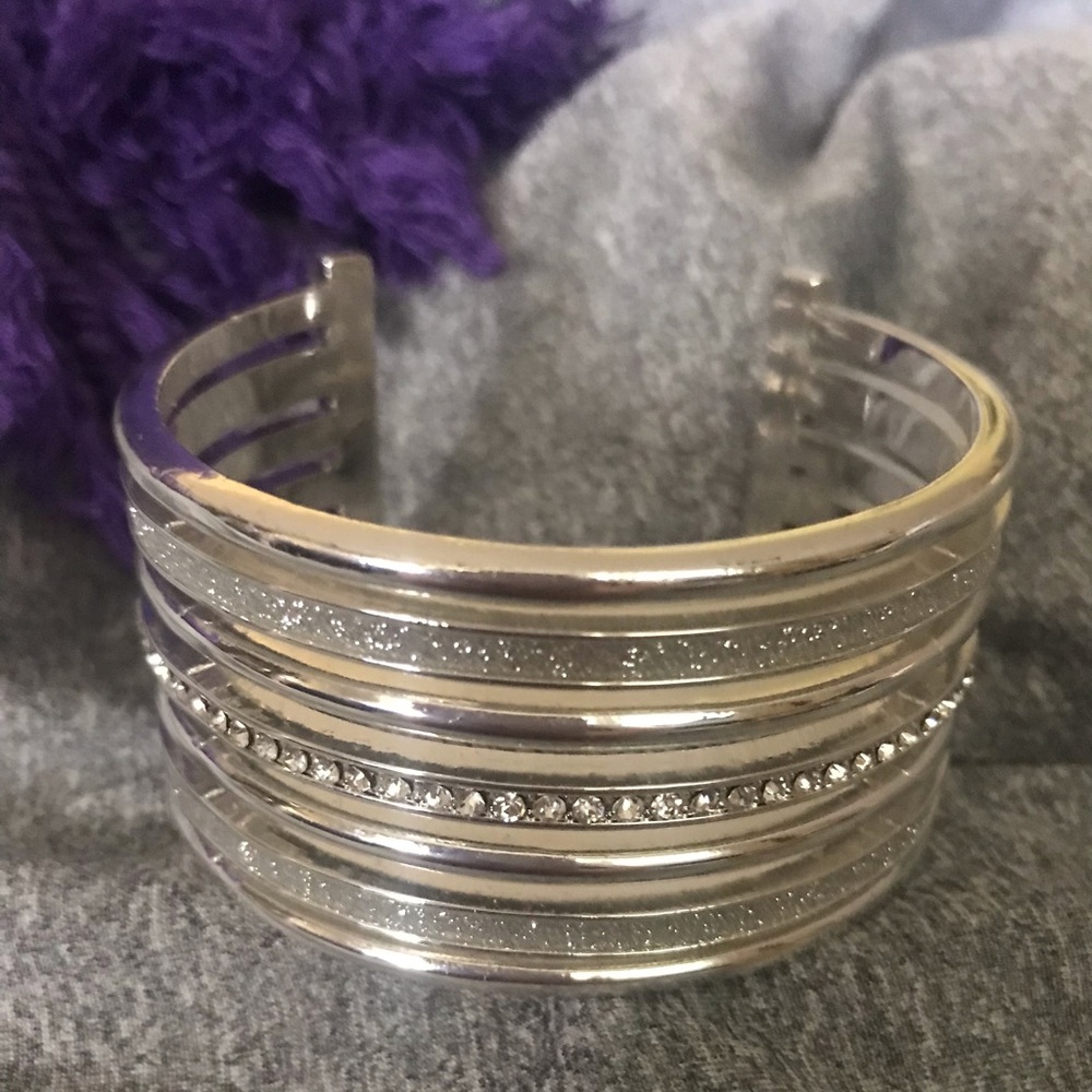 ✨Silver Rhinestone Cuff Bracelet✨
